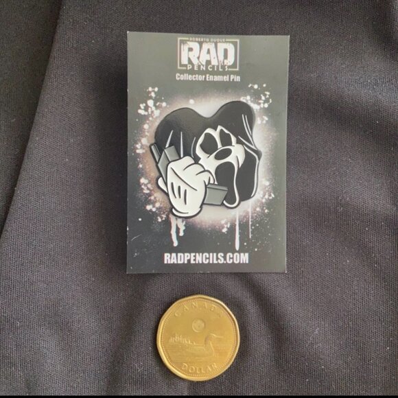 T-Shirt Collector Enamel Pin + Vinyl Sticker Mickey Ghostface Disney Halloween - Picture 10 of 11